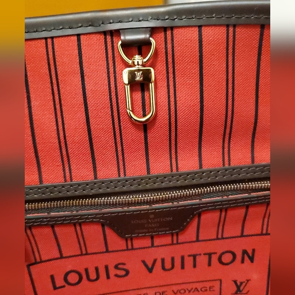 Neverfull PM in Cherry Interior(Nov 2022 Microchip) - Picture 8 of 16